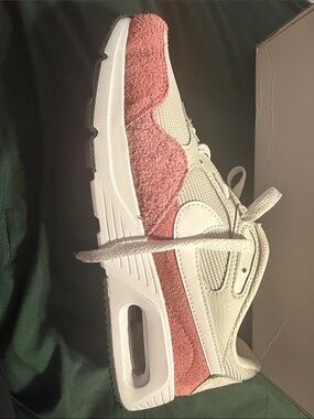 Nike Women's White and Pink Low-Top Sneakers 9.5